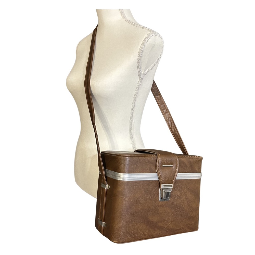 Vintage 1960s / 1970s Brown Faux Leather Camera Carrying Case